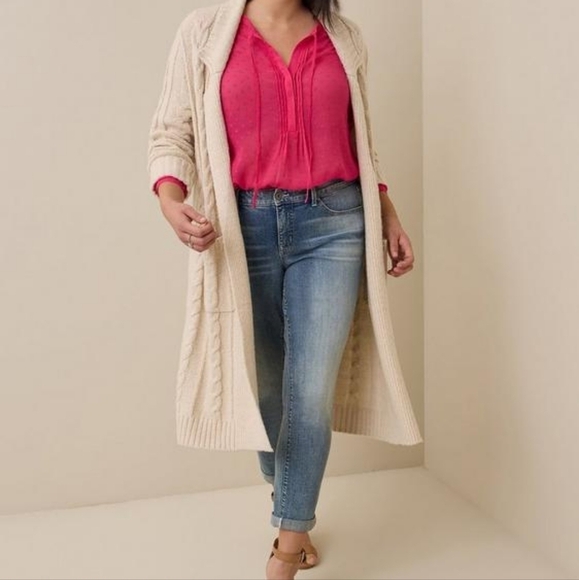 Torrid Chiffon Clip Dot Button-Front Blouse Size 2 / 2x / 18-20 - Picture 2 of 10